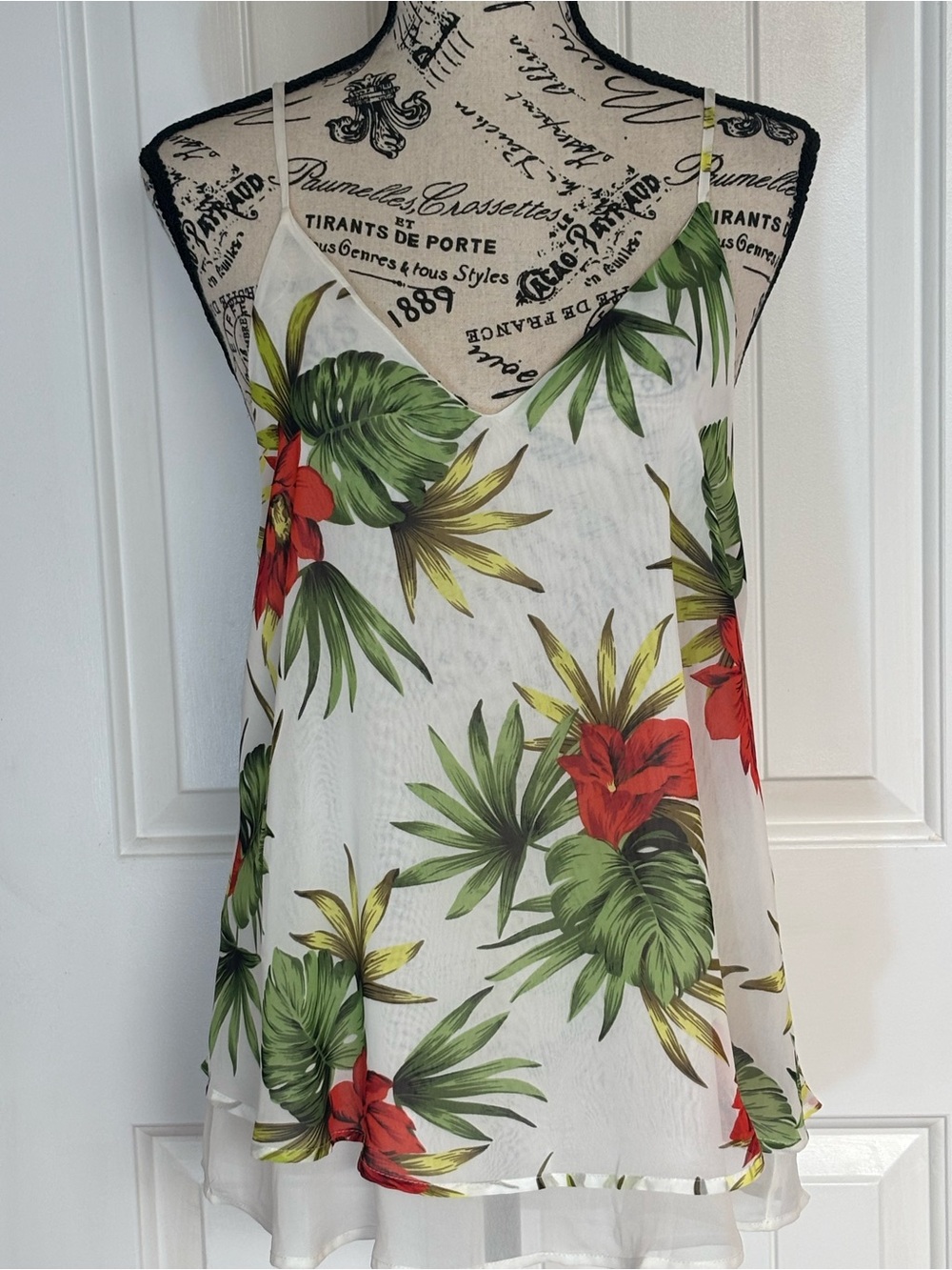 Sienna Sky White V-Neck Spaghetti Strap Tank with Tropical Print Sz Med